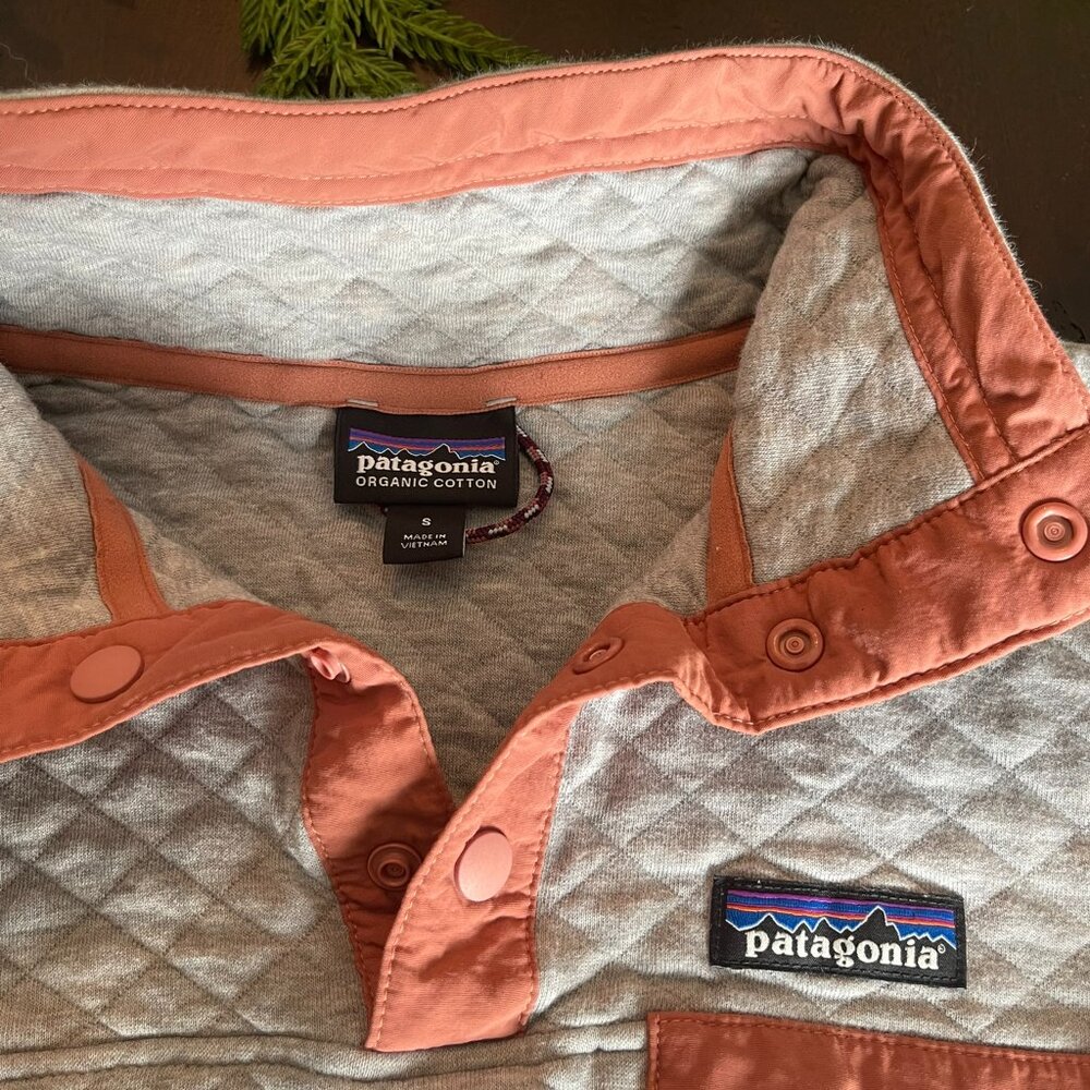 Patagonia Women's Grey\ Coral Organic Cotton Quilt Snap T Pullover Size S